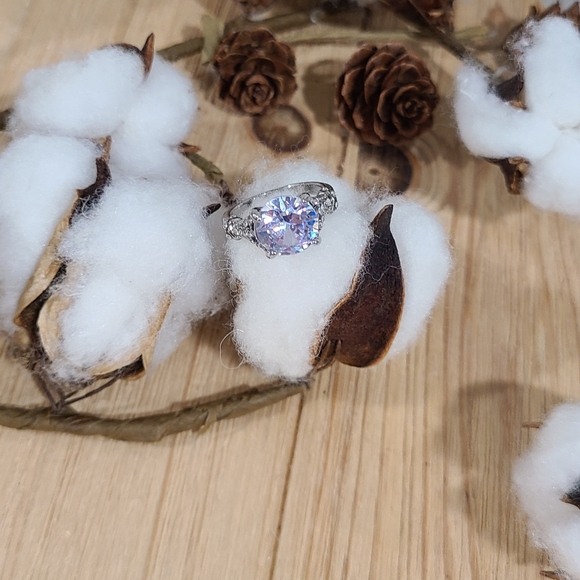 🩶🩶NEW🩶🩶 STUNNING!! Vintage 2.5kt Round CZ Ring in SILVER Plating - Picture 15 of 16